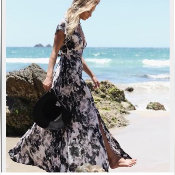 Host pick! Lost in Lunar Size 2 EUC Long Flowy Dress - slits very flattering - Picture 4 of 7